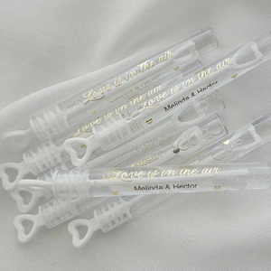 Nicro Vente en gros Personnalisé 4ml Tube à bulles en plastique en forme de cœur Mini flacon à bulles de savon Jouets pour enfants Bâtonnets à bulles Cadeaux de fête d'<span class=keywords><strong>anniversaire</strong></span> - Product Image 1