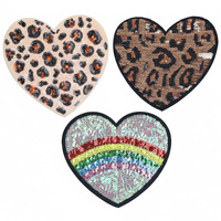 Patch brodé personnalisé en forme de cœur de la Saint-Valentin avec sequins, support PVC, applique thermocollante scintillante pour vestes en jean, chapeaux, sacs – Vente en gros