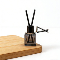 Diffuseur de parfum pour voiture HEWEIHUI, flacon en verre noir plat de 8 ml, diffuseur à roseaux, bouteille de parfum avec bouchon et clip pour la décoration de voiture