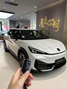 2025 Volkswagens <span class=keywords><strong>ID</strong></span>.Unyx 06 Yuzhong nuova auto elettrica compatta SUV 621KM a lungo raggio 4WD guida un nuovo veicolo energetico EV IDUNYX - Product Image 2