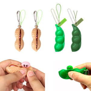 Juguete de dedo TPR con forma de cacahuete, novedoso, de soja, con compresión infinita para aliviar el estrés, llavero creativo con forma de vaina de soja - Product Image 1