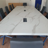 Tables de conférence 10-14 personnes Table de conférence de bureau en marbre Corian au design moderne avec chaises et prises