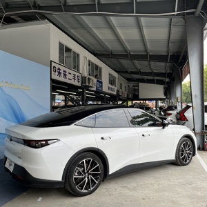 Nuevo ARCFOX Alpha S5 2024, Sedán Deportivo Eléctrico, CLTC 708 km, 390 kW, Motor Dual, Tracción en las Cuatro Ruedas, Ahora Disponible para Mercados Globales - Product Image 4