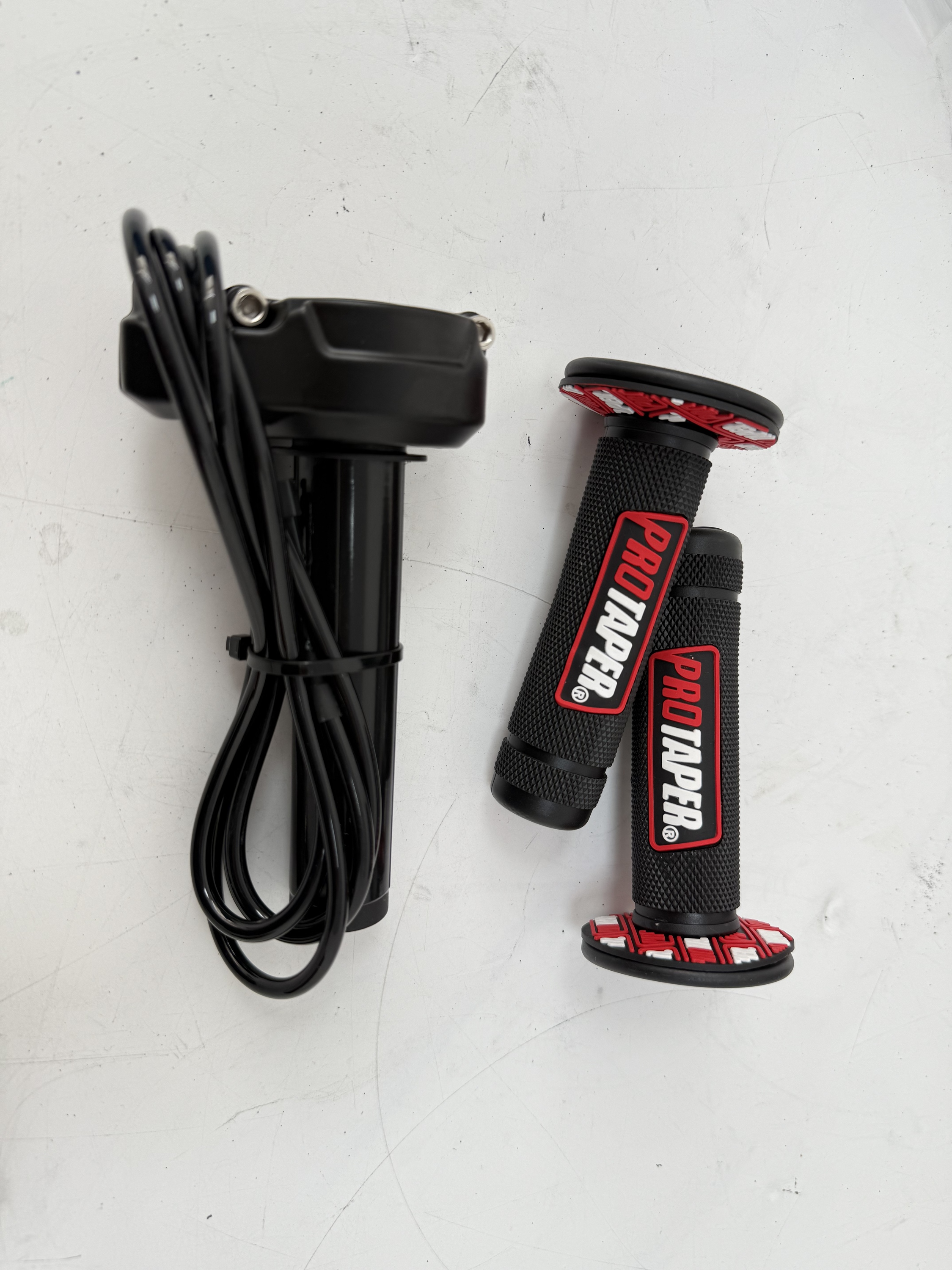 Red Pro taper  Grips+Surron throttle