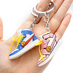 Porte-clés 3D stéréo OEM/ODM, modèle <span class=keywords><strong>anime</strong></span> co-brandé créatif pour baskets, pendentif de sac de marque de mode, cadeau personnalisé DIY - Product Image 3