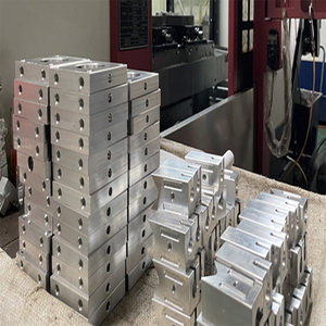 Pièces en métal CNC Services d'usinage de prototypage rapide CNC Pièces en métal anodisé noir Kit en métal Pièces de fraisage CNC POM - Product Image 4