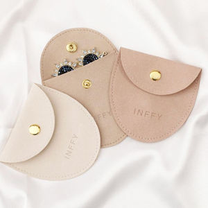 Sacs à bijoux en microfibre personnalisés de haute qualité avec logo en relief, pochette à bagues personnalisée pour cadeau de mariage, conteneur à bijoux de qualité - Product Image 3