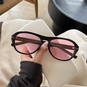 แว่นกันแดดทรงสี่เหลี่ยมเต็มกรอบ คุณภาพสูง UV400 ปี 2025 ดีไซน์หรูหรา สวมใส่สบายสำหรับผู้หญิง - Product Image 5