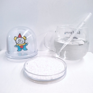 Pièces pour globes à neige DIY 9*9*8.5cm : Créez votre propre cadre photo avec paillettes, en plastique PS, pour dessiner des images, auto-arrosant - Product Image 2