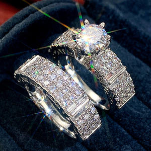 Anello di fidanzamento da donna in oro bianco con diamante naturale taglio brillante rotondo, colore D, con pietre laterali - Modello DJ030 - Product Image 3