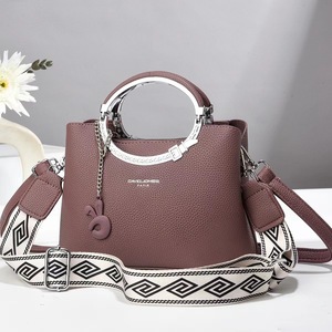 Nuova Borsa a Tracolla da Donna del Produttore, Versatile per l'Autunno È un abbigliamento elegante e alla moda per mamma e figlia del 2025 con un tocco speciale. - Product Image 1