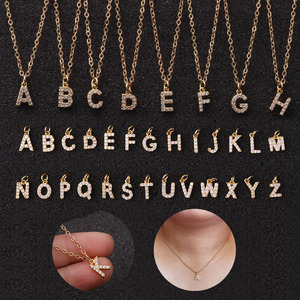 <span class=keywords><strong>Collana</strong></span> <span class=keywords><strong>con</strong></span> Ciondolo a Lettera in Zirconi Stile Bohemien di Alta Qualità, Placcata in Ottone <span class=keywords><strong>con</strong></span> Oro 18K e Rodio - Product Image 1
