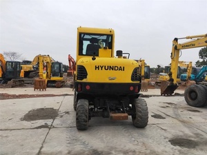 Mini-pelleteuse à roues Hyundai 60 d'occasion de 6 tonnes avec moteur central et composants de pompe Modèles R60W-7 - Product Image 3