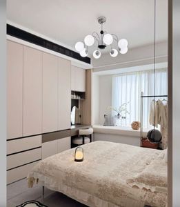 Armoire de chambre intégrée : coiffeuse avec rangement, dressing et salle de maquillage combinés - Product Image 2