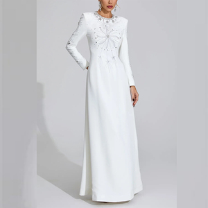 Abito da sera bianco a sirena con maniche regolari, scollo illusione con ricami di strass, lunghezza al pavimento, antistatico - Product Image 4