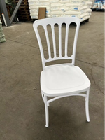 Chaise de banquet d'hôtel à prix abordable E-37, chaise de mariage à dossier croisé doré, chaise empilable en résine plastique à dossier en X