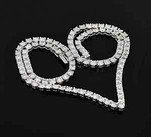 Collier tennis élégant en argent 925 plaqué rhodium avec moissanite ronde brillante de 4 mm, style V, idéal pour mariage, fête ou comme cadeau - Product Image 1