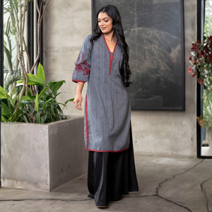 Venta al por Mayor de Ropa Elegante de Moda, Kurta de Lino Negro Premium con Bordado en las Mangas - Product Image 5