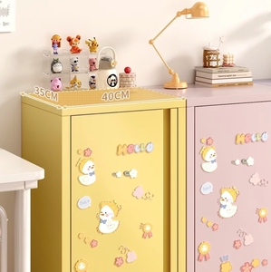 Armoire de rangement moderne à 3 portes, jaune, rose, violet, meubles pour chambre d'enfant, design à panneaux plats avec autocollants en forme de canard, utilisation en chambre à coucher - Product Image 2