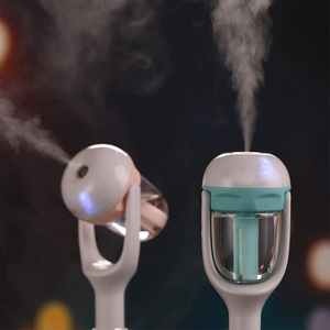 Humidificador de Aire para Auto, Mini Purificador de Aire de 12V con Pulverizador Atomizador para Esterilización y Desodorización del Interior del Vehículo - Product Image 2