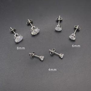 Orecchini a Perno <span class=keywords><strong>in</strong></span> <span class=keywords><strong>Titanio</strong></span> G23 Personalizzati all'Ingrosso con Chiusura a Farfalla e Zircone Trasparente Gioielli per il Corpo alla Moda - Product Image 3