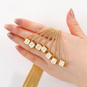 Collier vintage en acier inoxydable plaqué or 18 carats avec pendentif <span class=keywords><strong>lettre</strong></span> initiale en zircon - Product Image 5