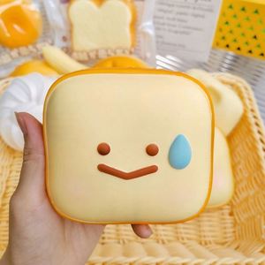 ของเล่นบีบคลายเครียดน่ารักแบบคละแบบ ขนมปังปิ้งนุ่มนิ่ม บีบแล้วคืนรูปช้า ของเล่นบีบครัวซองต์ - Product Image 5