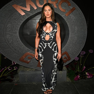 Vestido Halter con Estampado de Leopardo Estilo Europeo Americano, Cintura Natural, Sin Mangas, Diseño Transpirable con Recortes, Ideal para Club - Product Image 3