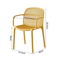 Fauteuil gigogne peu encombrant en résine PP légère avec dossier à lattes ouvertes pour bar de plage et véranda côtière