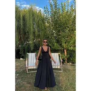 Robe de cocktail noire à bretelles - Product Image 1