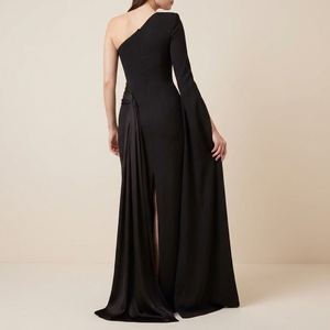Robe longue noire à une épaule et manches longues |   Robe de soirée longue avec fente centrale au dos - Product Image 2