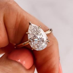 Anillos de Compromiso de Oro Blanco Sólido de 14K con Moissanita de Corte Pera de 2 Quilates y Engaste de 5 Puntas de Diseño Simple - Product Image 1