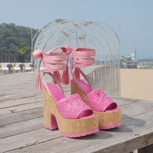 2024 personnalisé concepteur femmes été sandales à talons semelle épaisse bois plate-forme bride à la cheville dentelle Sexy plage semelle compensée PU matériel - Product Image 3