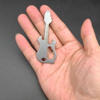 Porte-clés multifonction en forme de guitare 12 en 1, outil de poche EDC avec tournevis, ouvre-bouteille, clé à rayons, règle hexagonale, réparation de vélo