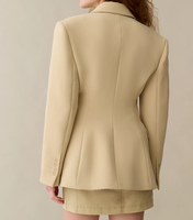 Ensemble tailleur deux pièces pour femme : Blazer croisé à revers pointus et mini-jupe, coupe ajustée à la taille, idéal pour le bureau et les occasions formelles