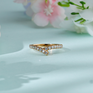 Bague de fiançailles en or massif 18 carats avec diamants naturels, bijoux de luxe sur mesure pour femmes, pour un usage quotidien. - Product Image 6