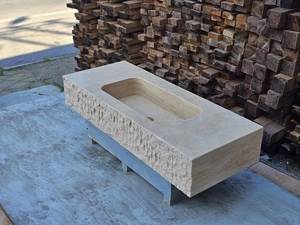 Vasque intégrée en marbre beige artisanal, lavabo de salle de bain en pierre naturelle, façade ciselée, sur mesure, durable - Product Image 5