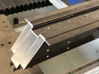 Machine CNC 4 axes pour profilés en aluminium avec système CNC Han's, prise en charge de l'importation de la programmation UG/CAD/CAM