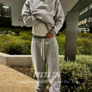 Ensemble de jogging délavé personnalisé pour homme – Survêtement deux pièces avec sweat à capuche et pantalon de survêtement évasé à jambe droite pour hommes - Product Image 4