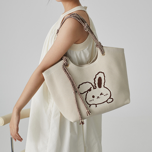 Sac fourre-tout surdimensionné pour femme avec logo personnalisé motif <span class=keywords><strong>lapin</strong></span> 2026, <span class=keywords><strong>en</strong></span> polyester recyclé, fermeture ouverte, nouveau style, accessoire de mode - Product Image 6