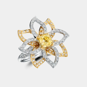 Bague de fiançailles de luxe en or jaune sertie de diamants taille émeraude pour femme, idéale pour demande en mariage ou anniversaire de mariage - Product Image 1
