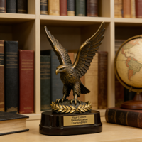 Trophée Aigle Gravé Personnalisé avec Branche d'Olivier, Statue d'Aigle en Bronze Personnalisée pour Récompenses et Reconnaissance, Résine Faite à la Main