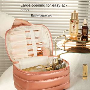 Bolsa de Maquillaje Acolchada, Portátil, Ligera y Moderna, Organizador de Artículos de Aseo, Bolsa de Cosméticos Personalizada - Product Image 3