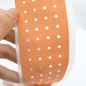 Bande adhésive respirante en oxyde de zinc perforé pour le commerce extérieur, pour le sport, la fixation de la cheville, la fixation du cordon <span class=keywords><strong>ombilical</strong></span> - Product Image 2