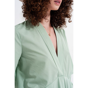 Vestido de corte alto-bajo con cintura imperio en verde - Product Image 1