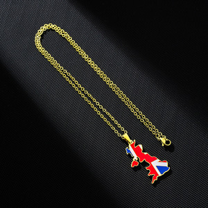 Collar <span class=keywords><strong>de</strong></span> Cadena con Colgante <span class=keywords><strong>de</strong></span> <span class=keywords><strong>Mapa</strong></span> <span class=keywords><strong>de</strong></span> la Bandera del Reino Unido <span class=keywords><strong>de</strong></span> Gran Bretaña e Irlanda del Norte, en Acero Inoxidable Esmaltado y Chapado en Oro <span class=keywords><strong>de</strong></span> 18K - Product Image 3