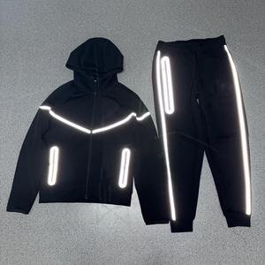 Survêtement de Sport Phosphorescent Personnalisé de Haute Qualité pour Homme 2026 avec Sweat à Capuche et Vêtements de Sport pour Usage Quotidien - Product Image 1