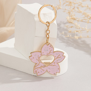 Clés de voiture Fleur de cerisier mignonne Porte-clés ouvre-bouteille drôle Rose Sakura Sac à dos Porte-monnaie Charms Sac à main Pendentif Porte-clés - Product Image 2
