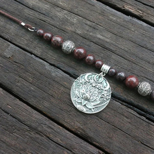 Collier Lotus Eyes Moon Prettiest, inspirations slaves, style viking brut, bijoux pour femme porte-bonheur - Product Image 4