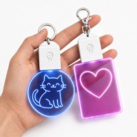 Nouveauté 2026 : Porte-clés holographiques 3D RGB portables et rechargeables à prix réduit, avec LED lumineuses en acrylique pour jouet clé lumineuse